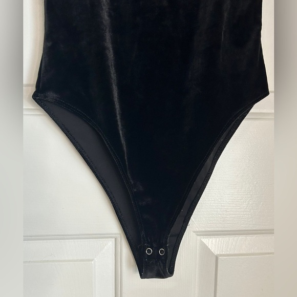 Black Velvet Scoop Neck Tank Top Bodysuit Size Medium (0309) - Picture 7 of 7